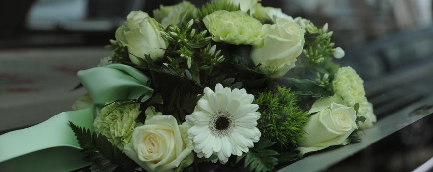 Quelles fleurs de deuil pour un enterrement ? | Vente en ligne Fleur et  Fleurs